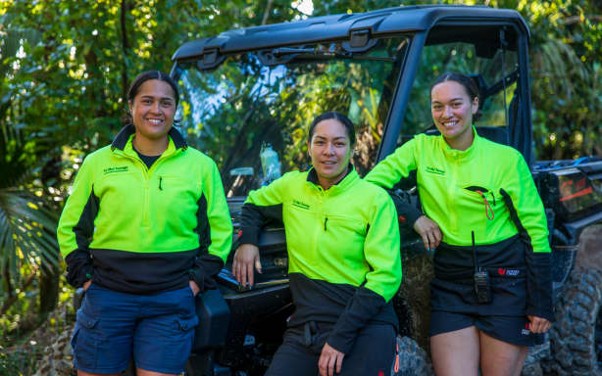Cat trappers Great Barrier